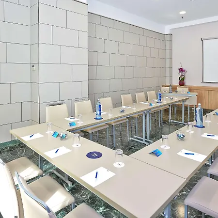 إن إتش سيوداد دي زاراجوزا فندق سرقسطة
