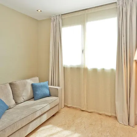 Nh Ciudad De מלון 4*