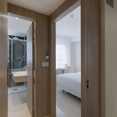 Nh萨拉戈萨城市酒店 4*