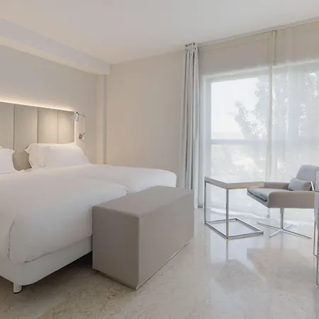 Nh萨拉戈萨城市酒店 4*