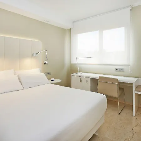 Nh萨拉戈萨城市酒店 4*