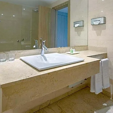 Nh Ciudad De Отель