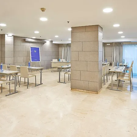 Nh Ciudad De מלון סרגוסה
