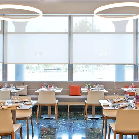 Nh Ciudad De מלון 4*