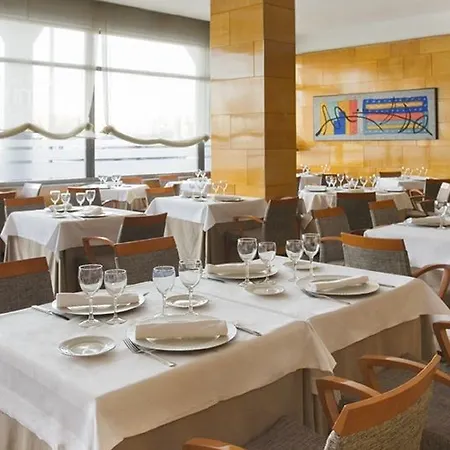 Nh 시우다드 데 자라고자 호텔 4*