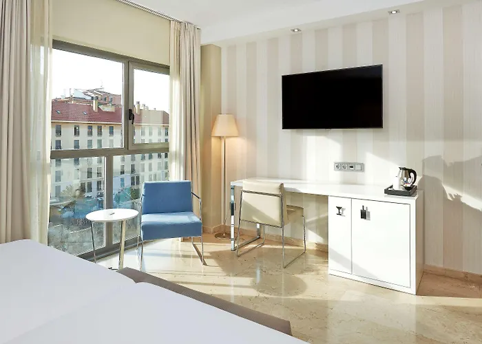 فندق Nh Ciudad De 4*