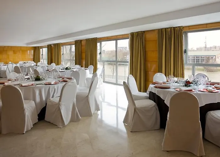 Nh Ciudad De 4* سرقسطة